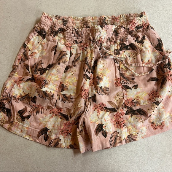 Time and Tru Pants - Time and Tru Floral Pink Cargo Shorts - Size L